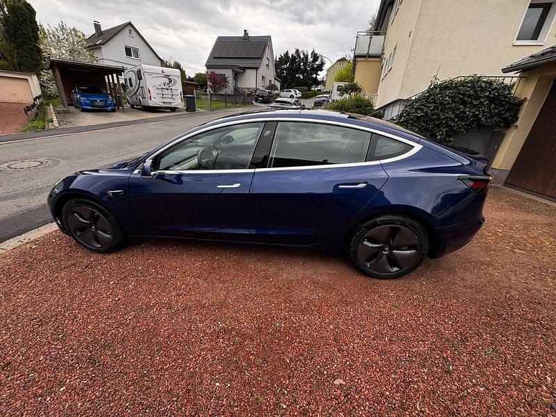 Second-hand Tesla Model 3 Standard Range 239 kW (325 CP) 2020 Albastru Berlinǎ