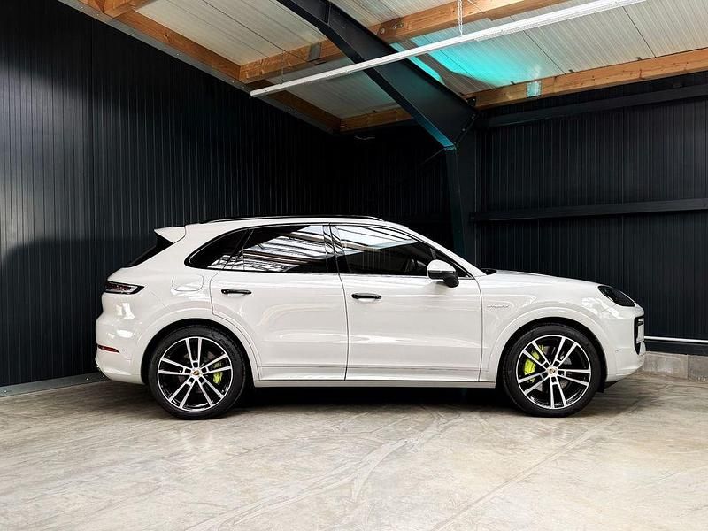 Grau Gebraucht 2024 Porsche Cayenne SUV | 124.000 € - Bild 1/4