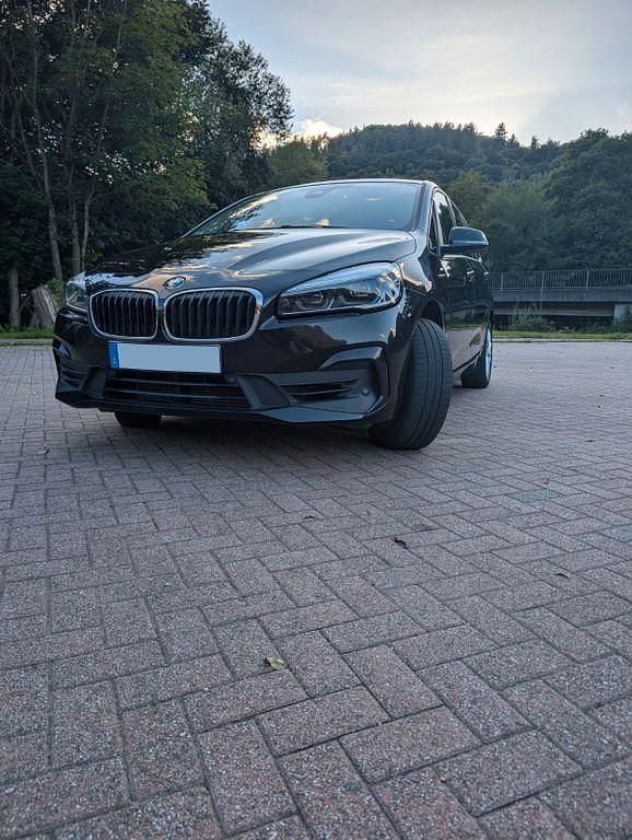Schwarz Gebraucht 2019 BMW 216 Gran Tourer Advantage Van / Kleinbus | 10.600 € (Fairer Preis) - Bild 1/4