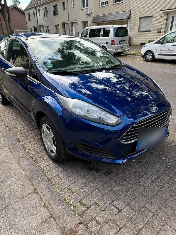 Blau Gebraucht 2015 Ford Fiesta Kleinwagen | 2.800 € (Superpreis) - Bild 1/4