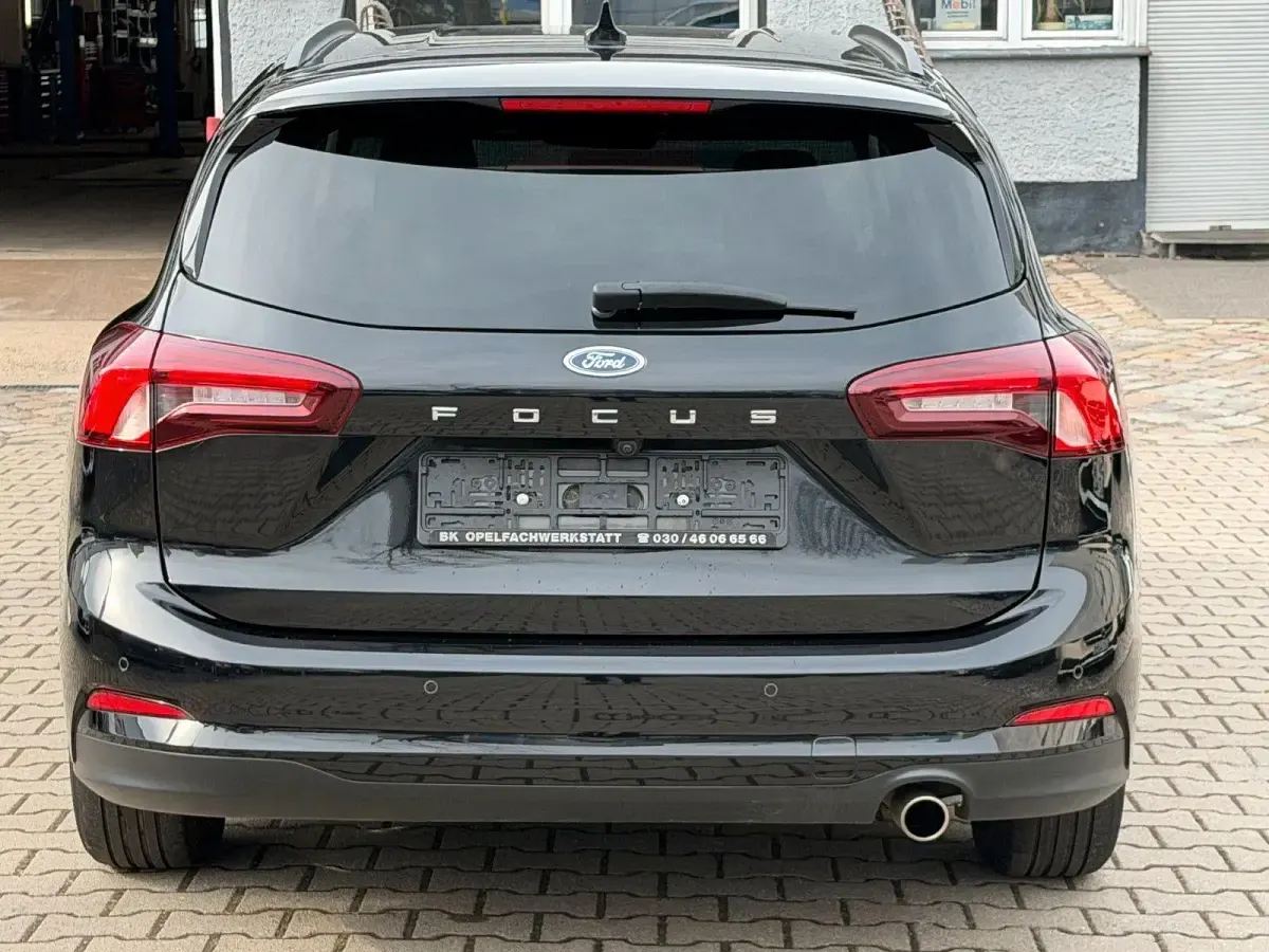 Używany Ford Focus Cool & Connect 120 KM (88 kW) 2022 Czarny Kombi