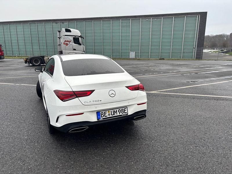 Gebraucht Mercedes CLA250e AMG line 160 PS (117 kW) 2022 Weiß Limousine