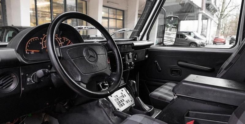 Gebraucht Mercedes G300 184 PS (135 kW) 2011 Silber SUV