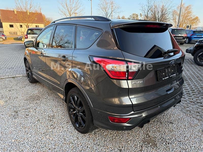 Gebraucht Ford Kuga ST-Line 175 PS (128 kW) 2019 Grau SUV