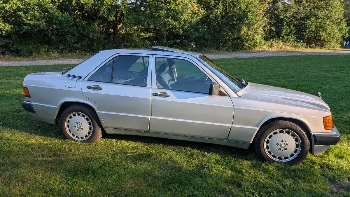 Gebraucht Mercedes 190 160 PS (117 kW) 1989 Silber Limousine