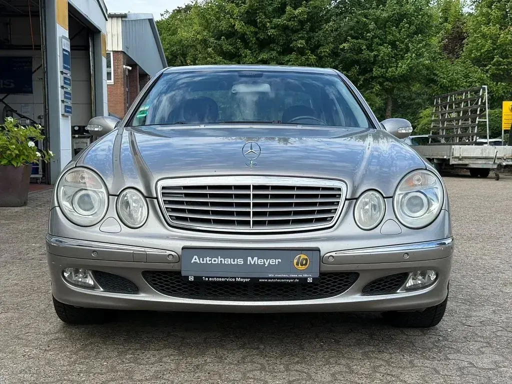 Gebraucht Mercedes E350 272 PS (200 kW) 2005 Cubanitsilber (metallic) Limousine