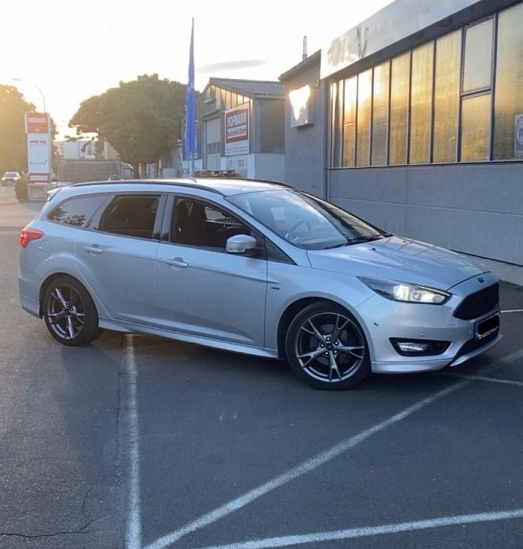 Silber Gebraucht 2018 Ford Focus ST-Line Kombi | 9.700 € (Fairer Preis) - Bild 1/4