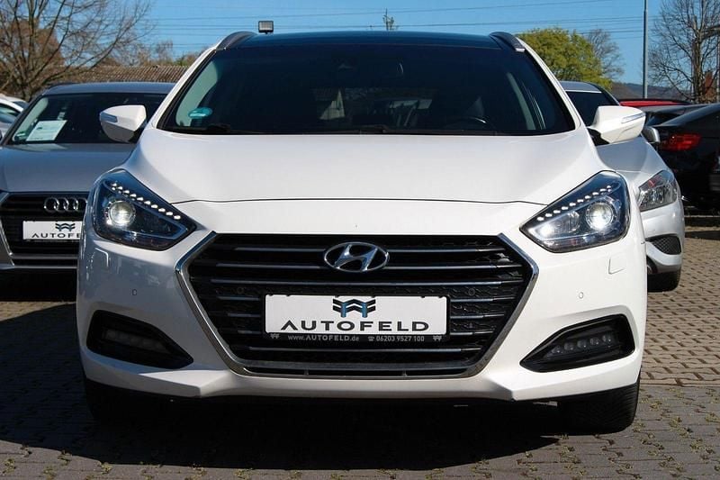 Gebraucht Hyundai i40 Trend 165 PS (121 kW) 2015 Weiß Kombi