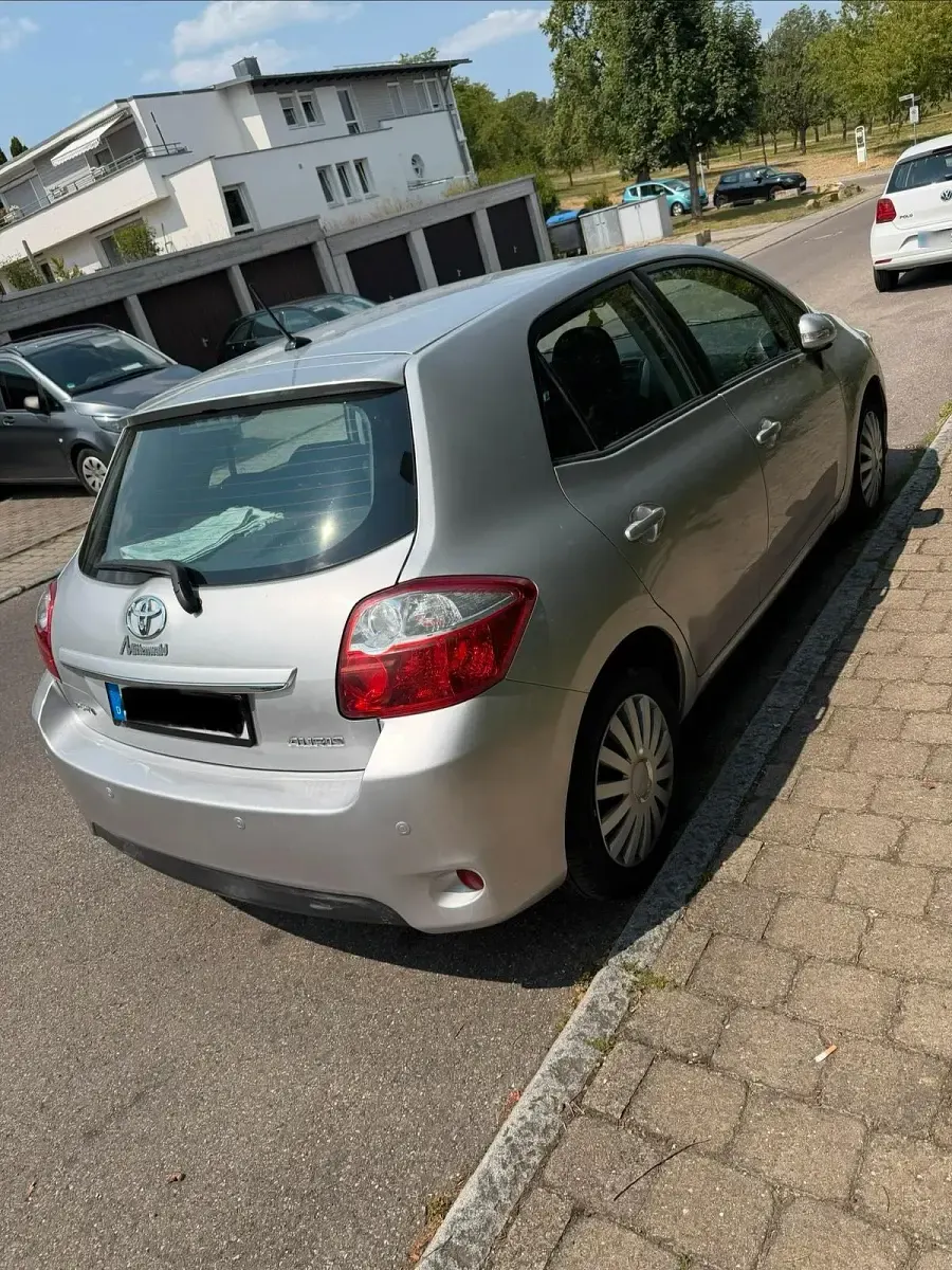 Gebraucht Toyota Auris 99 PS (72 kW) 2010 Grau Kleinwagen