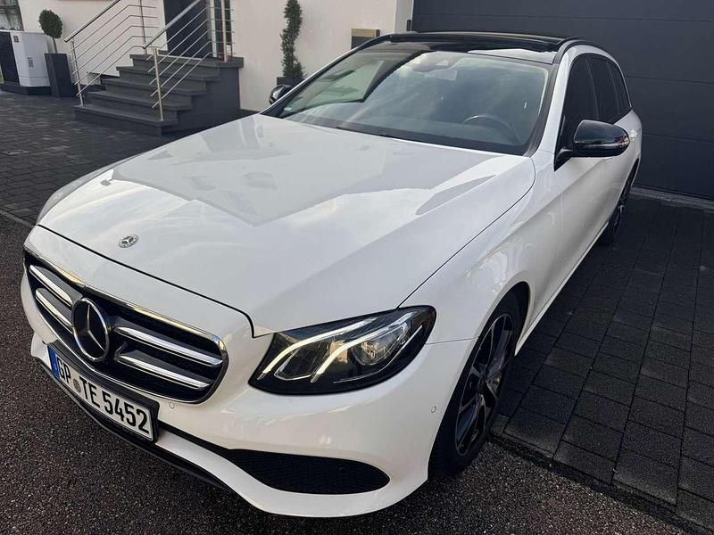 Polarweiß Gebraucht 2018 Mercedes E220 Avantgarde Kombi | 22.700 € (Guter Preis) - Bild 1/4