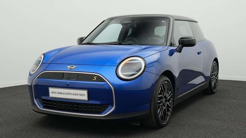 Blau Gebraucht 2024 Mini Cooper SE Favoured Kleinwagen | 34.228 € (Etwas zu teuer) - Bild 1/4