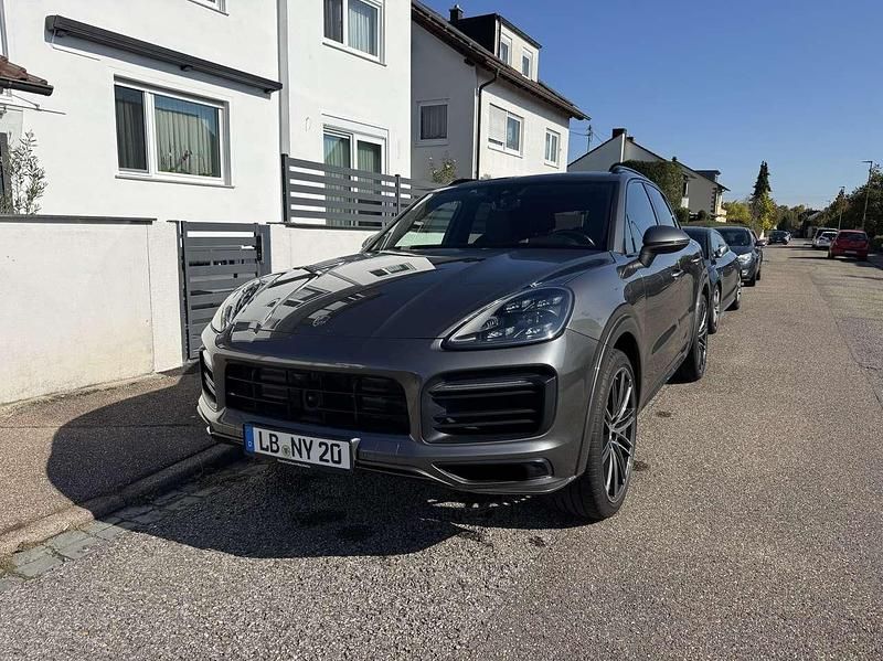 Grau Gebraucht 2019 Porsche Cayenne SUV | 49.900 € (Fairer Preis) - Bild 1/4