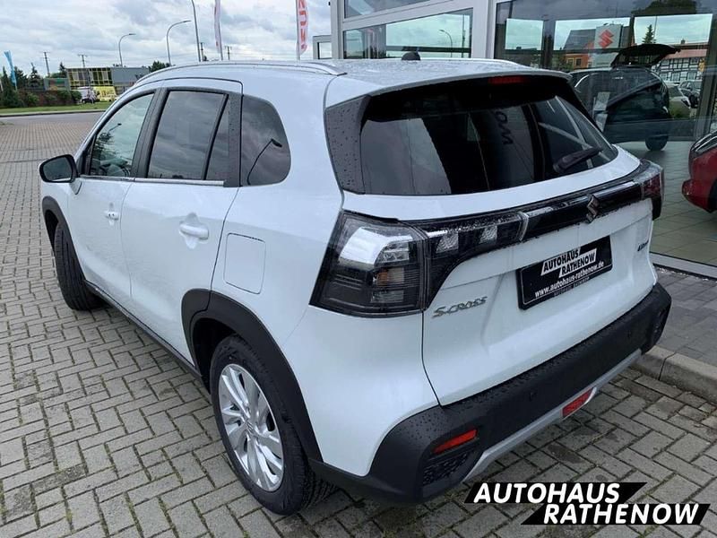 Neu Suzuki SX4 Comfort 129 PS (94 kW) 2025 Cool white pearl metallic SUV