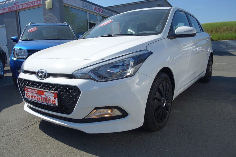 Weiß Gebraucht 2016 Hyundai i20 Classic Limousine | 6.990 € (Fairer Preis) - Bild 1/4
