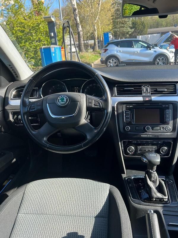 Gebraucht Skoda Superb 160 PS (117 kW) 2010 Grau Limousine