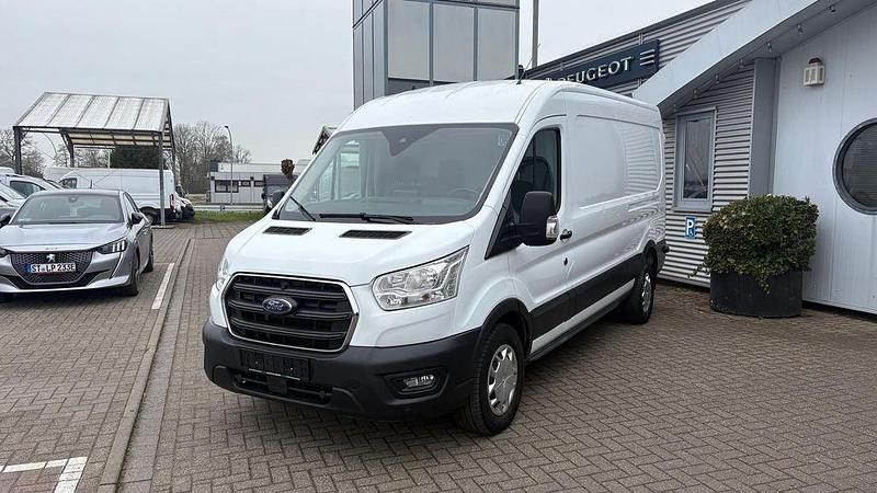 Gebraucht Ford Transit Trend 131 PS (96 kW) 2022 Weiß Limousine