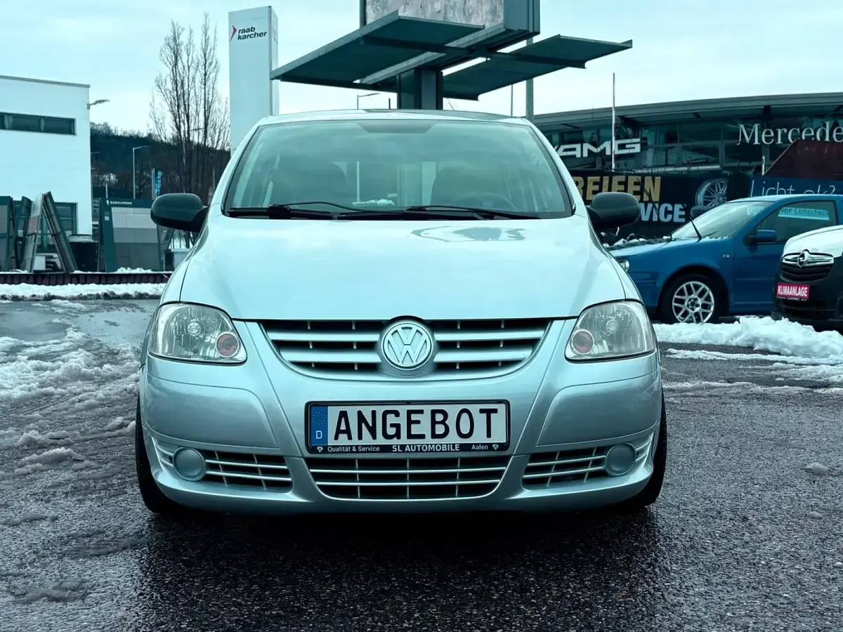 Gebraucht VW Fox 54 PS (39 kW) 2008 Munich silver metallic Kleinwagen