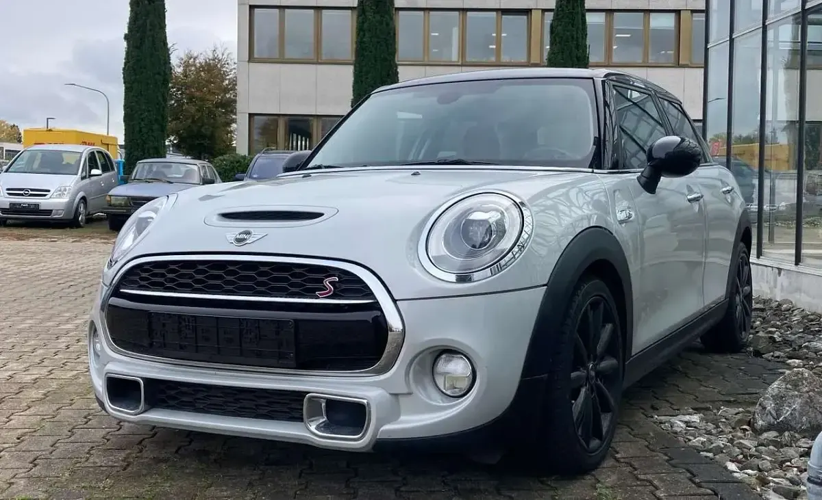 Used Mini Cooper SD 170 HP (125 kW) 2016 Silver Hatchback