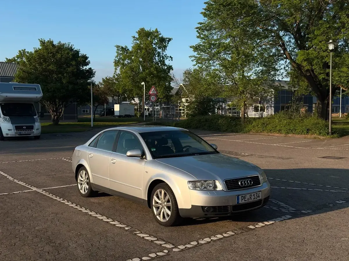 Gebraucht Audi A4 131 PS (96 kW) 2002 Grau Limousine