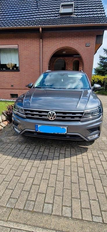 Grau Gebraucht 2016 VW Tiguan Highline SUV | 19.400 € (Fairer Preis) - Bild 1/4