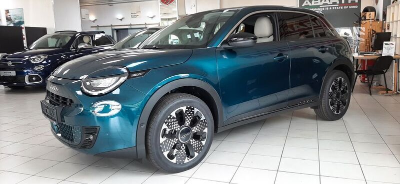 Grün Gebraucht 2024 Fiat 600 La Prima SUV | 32.940 € (Teuer) - Bild 1/4