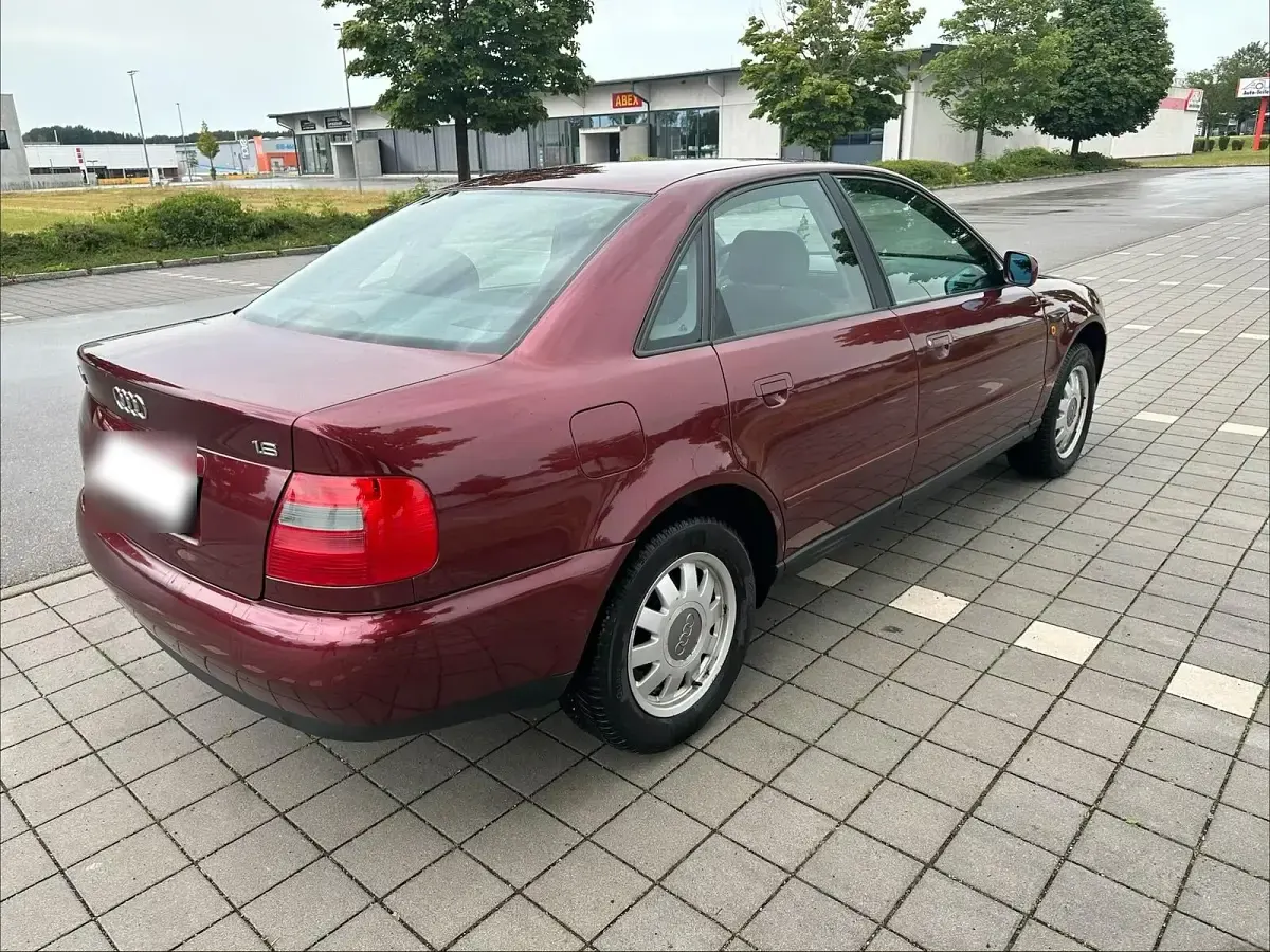 Gebraucht Audi A4 101 PS (74 kW) 1998 Rot Limousine