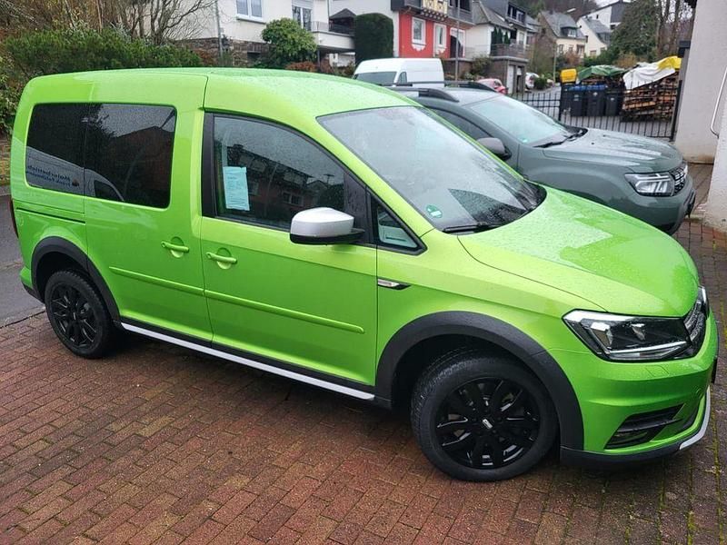 Grün Gebraucht 2016 VW Caddy Van / Kleinbus | 16.900 € (Fairer Preis) - Bild 1/4