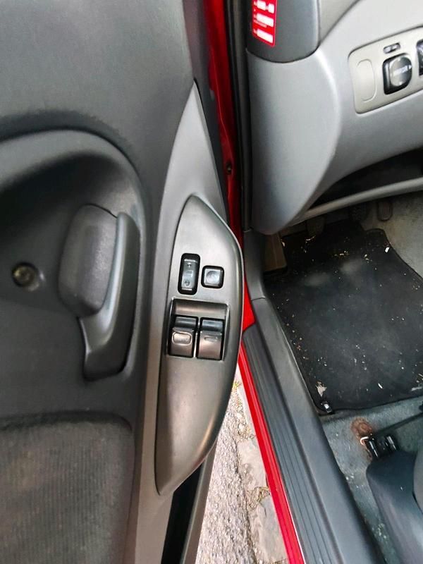 Rot Gebraucht 2002 Toyota Yaris Kleinwagen | 1.650 € (Fairer Preis) - Bild 1/4