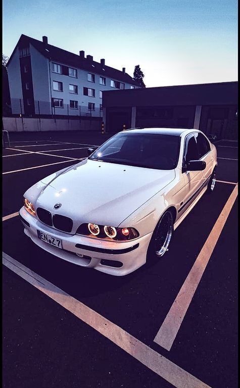 Weiß Gebraucht 2001 BMW 525 Performance Limousine | 16.750 € - Bild 1/4