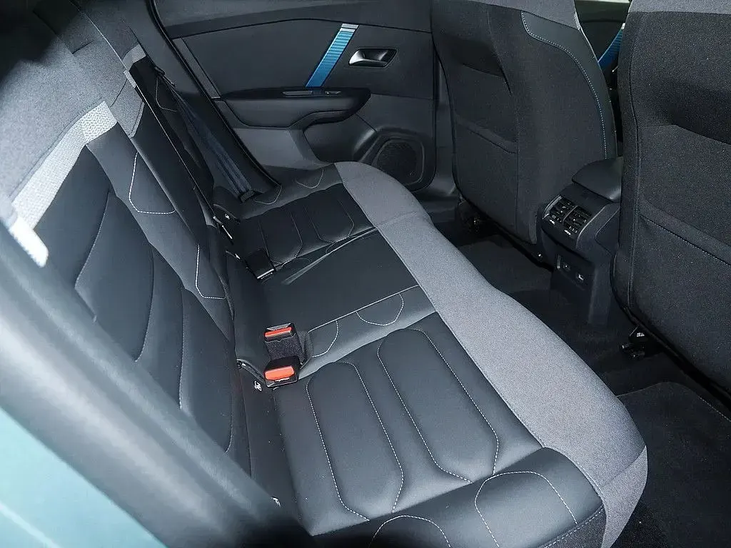 Używany Citroën e-C4 Shine 100 kW (136 KM) 2022 Niebieski Sedan/Limuzyna