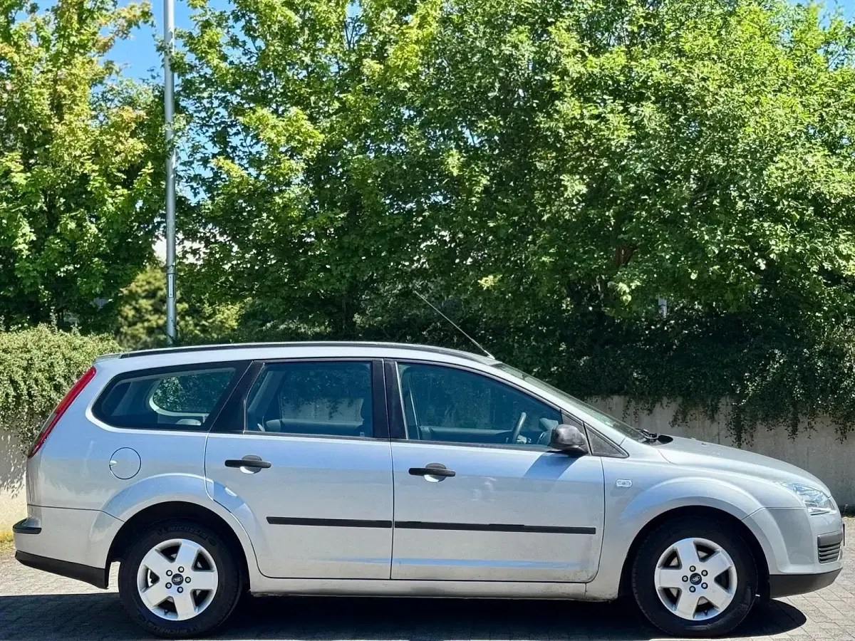 Gebraucht Ford Focus 100 PS (73 kW) 2005 Silber Kombi