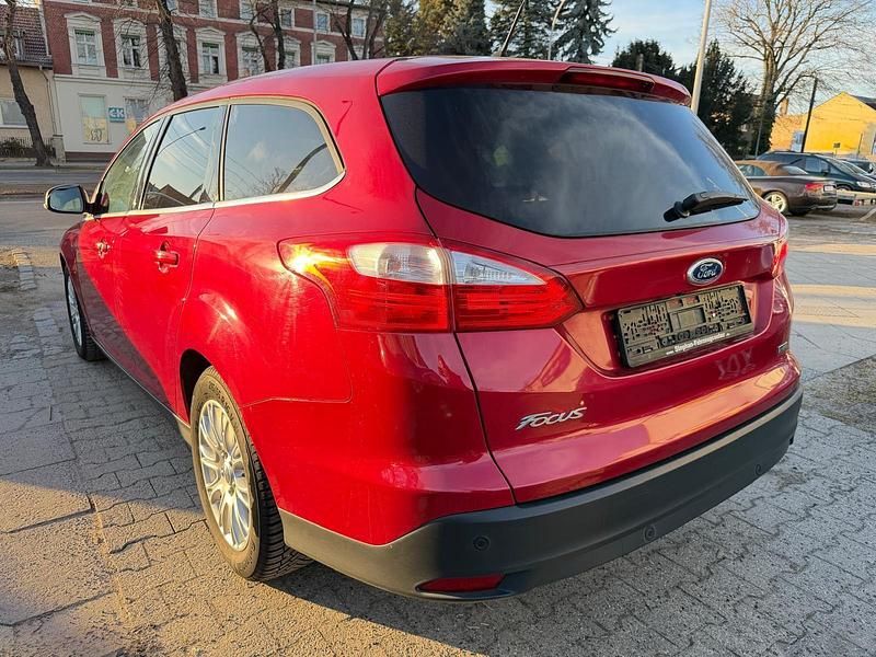 Gebraucht Ford Focus Titanium 125 PS (91 kW) 2014 Rot Kombi