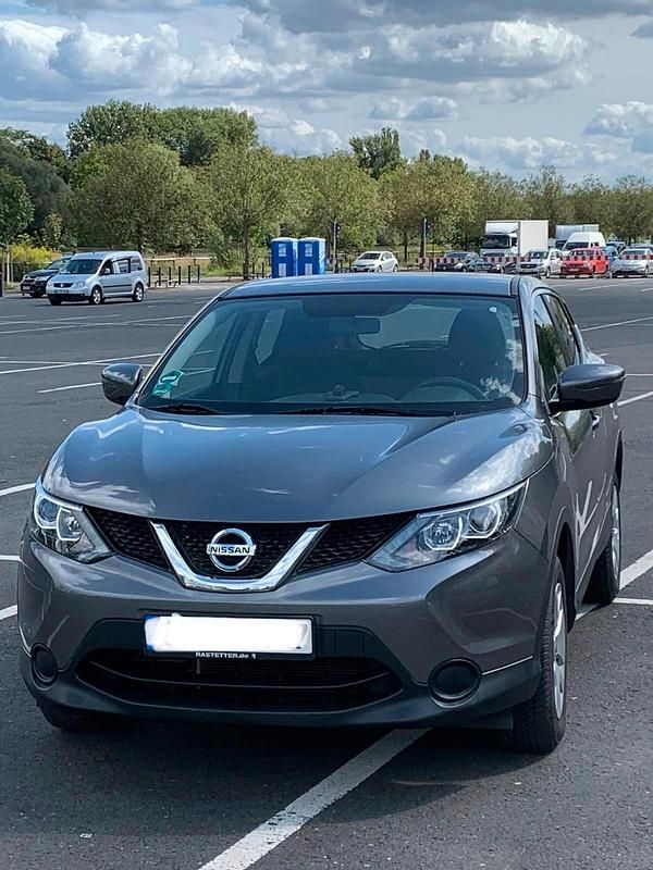 Gebraucht Nissan Qashqai 115 PS (84 kW) 2015 Grau SUV