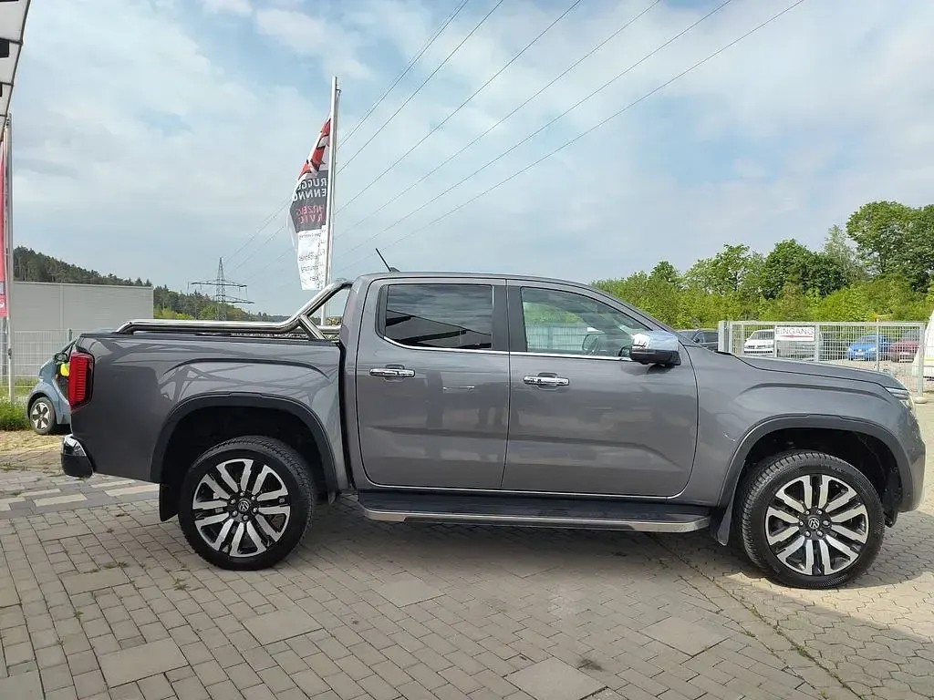 Gebraucht VW Amarok Aventura 241 PS (177 kW) 2023 Grau Pickup