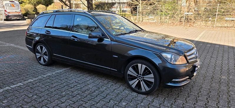 Gebraucht Mercedes C220 170 PS (125 kW) 2011 Grau Kombi