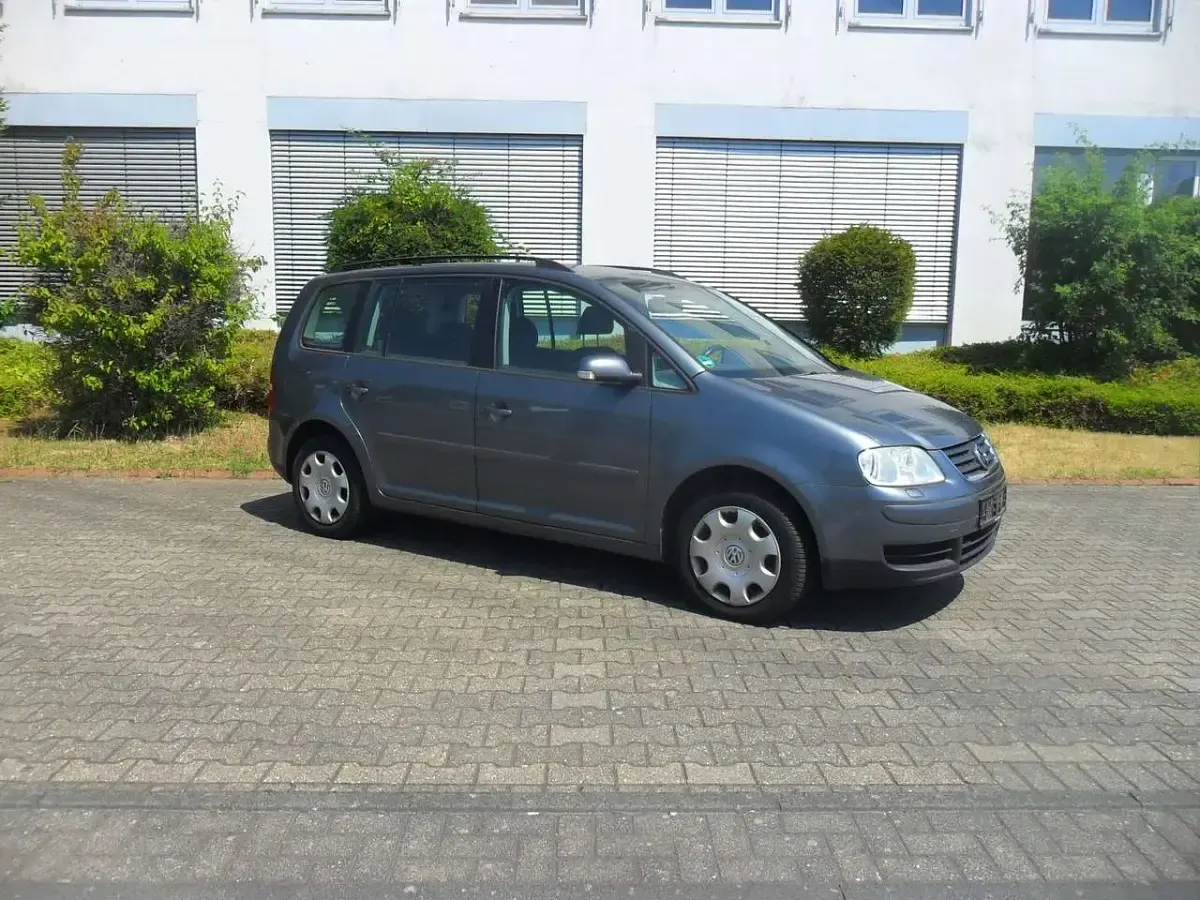 Gebraucht VW Touran Trendline 150 PS (110 kW) 2006 Platinum grey metallic Van / Kleinbus