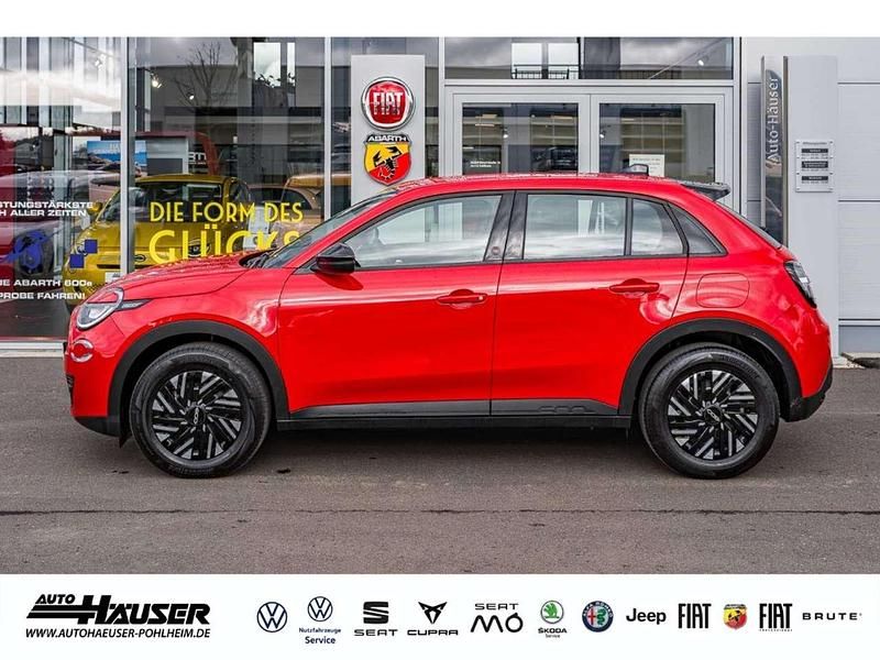 Gebraucht Fiat 600 Red 114 kW (156 PS) 2024 Unilackierung rot SUV