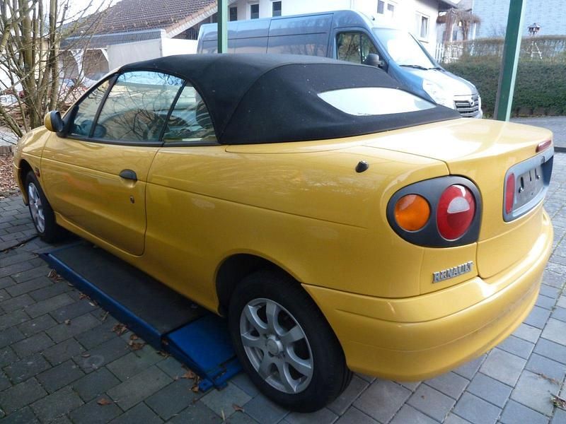 Gelb Gebraucht 1998 Renault Mégane Cabriolet Cabrio | 3.999 € - Bild 1/4