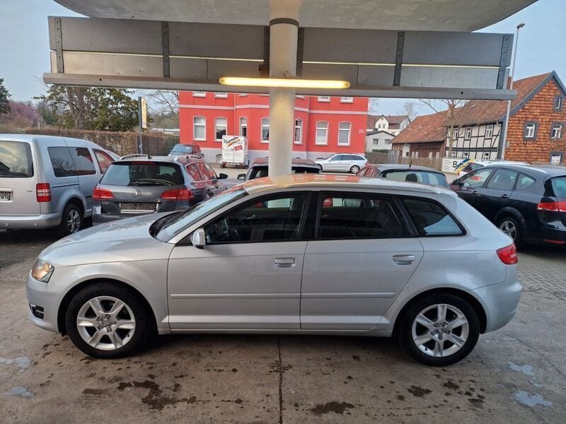 Gebraucht Audi A3 Sportback Attraction 105 PS (77 kW) 2011 Silber Kleinwagen