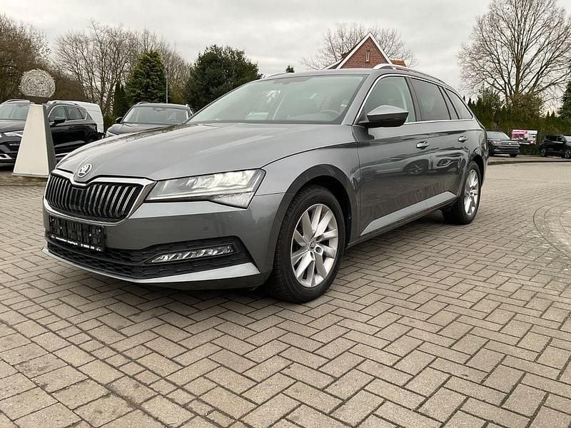 Grau Gebraucht 2024 Skoda Superb Kombi | 28.880 € (Guter Preis) - Bild 1/4