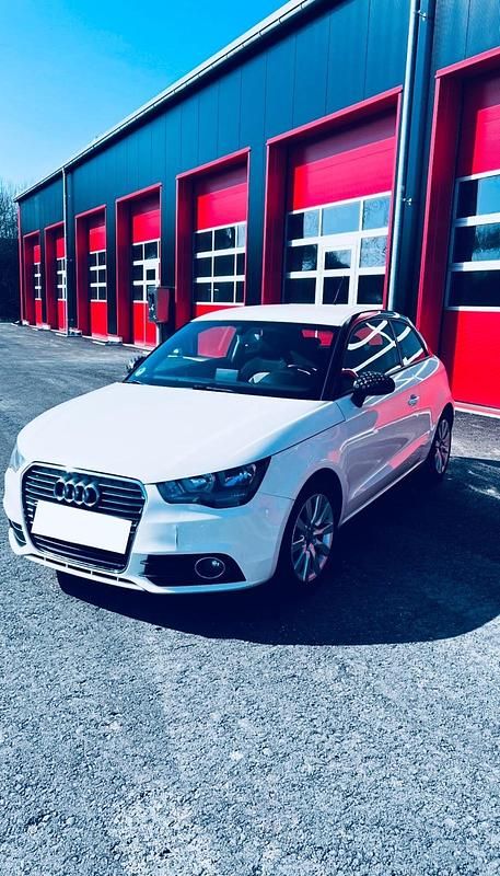 Gebraucht Audi A1 85 PS (62 kW) 2011 Weiß Kleinwagen