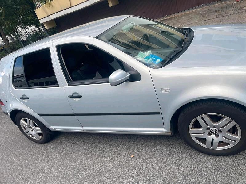 Silber Gebraucht 2000 VW Golf IV Kleinwagen | 1.500 € (Fairer Preis) - Bild 1/4