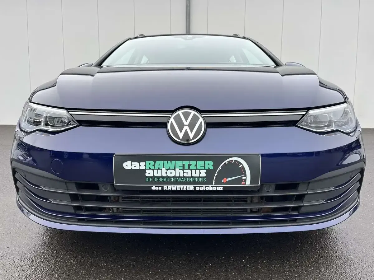 Gebraucht VW Golf VIII Life 150 PS (110 kW) 2022 Atlantik blue Kombi