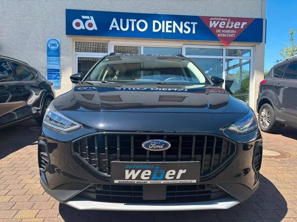 Gebraucht Ford Focus Active 116 PS (85 kW) 2023 Schwarz Kombi
