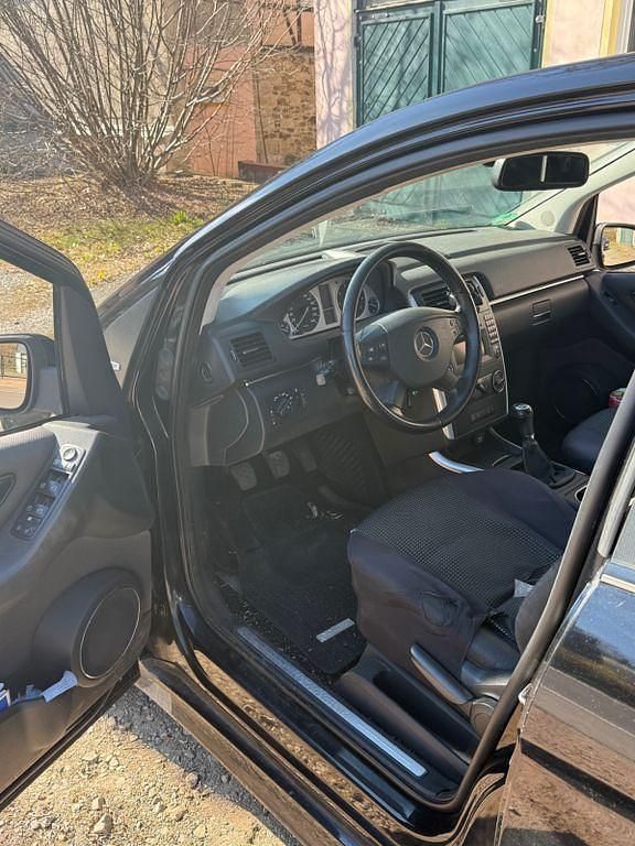 Gebraucht Mercedes B180 116 PS (85 kW) 2011 Schwarz Van / Kleinbus