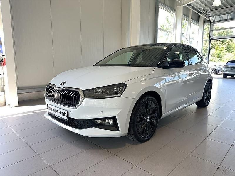 Moonweiss metallic met. Gebraucht 2021 Skoda Fabia Style Kleinwagen | 19.550 € (Fairer Preis) - Bild 1/4
