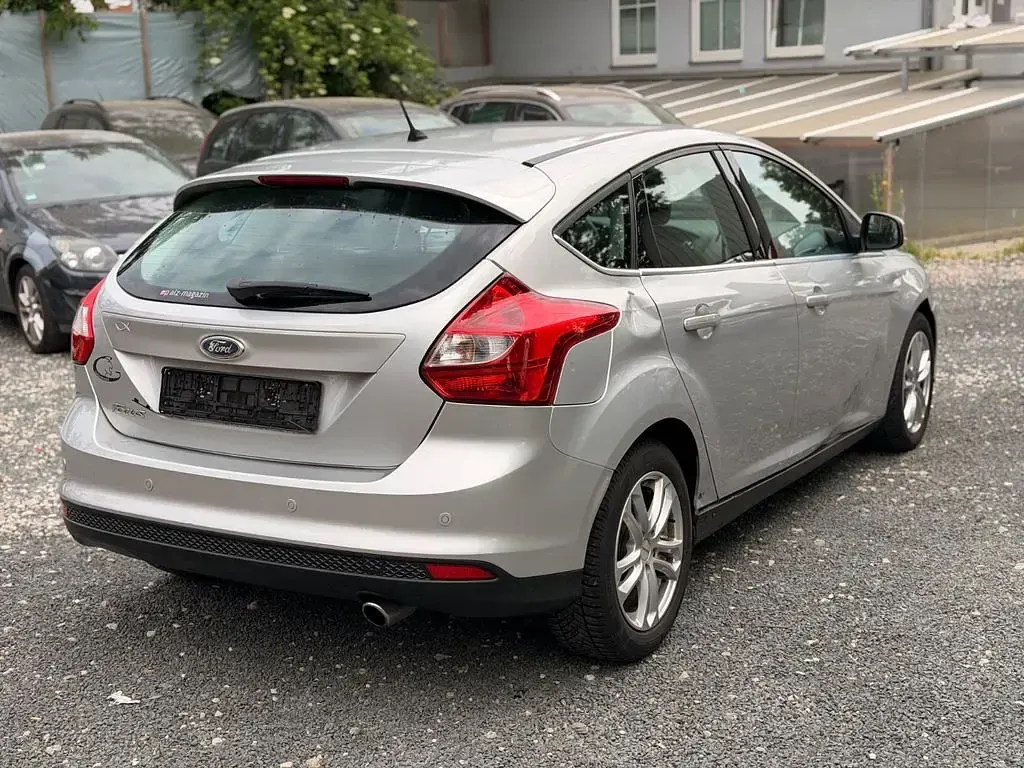 Usado Ford Focus Titanium 150 CV (110 kW) 2011 Plateado Berlina