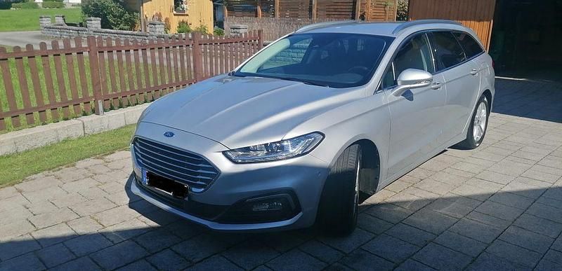 Silber Gebraucht 2019 Ford Mondeo Titanium Limousine | 11.800 € (Guter Preis) - Bild 1/4