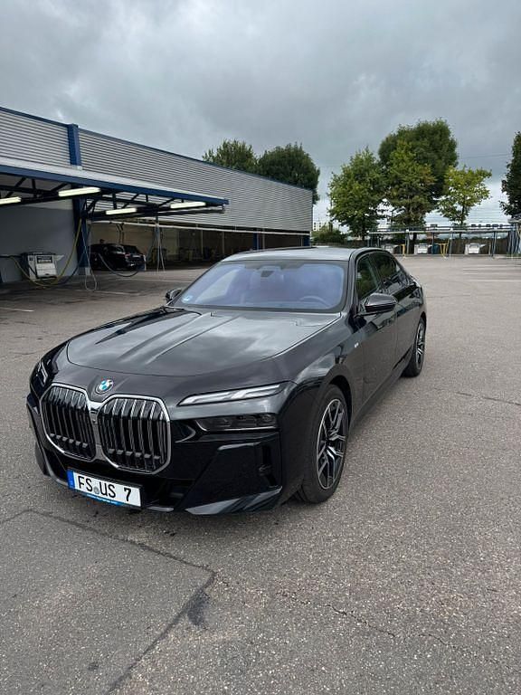 Schwarz Gebraucht 2024 BMW 740 M Sport Limousine | 110.700 € - Bild 1/4
