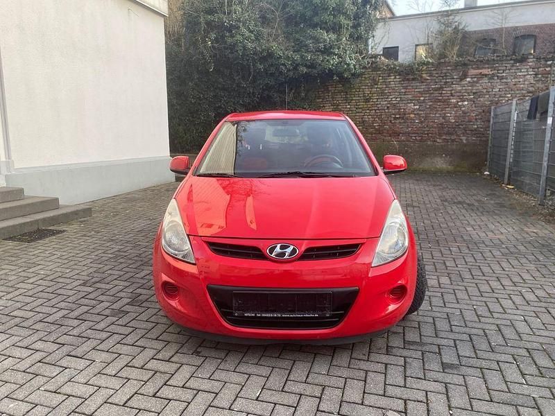 Gebraucht Hyundai i20 Comfort 101 PS (74 kW) 2009 Rot Kleinwagen